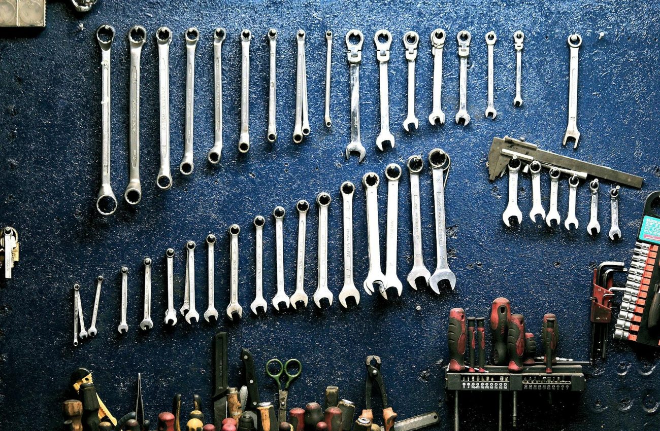Photo by Pixabay: https://www.pexels.com/photo/set-of-tool-wrench-162553/
