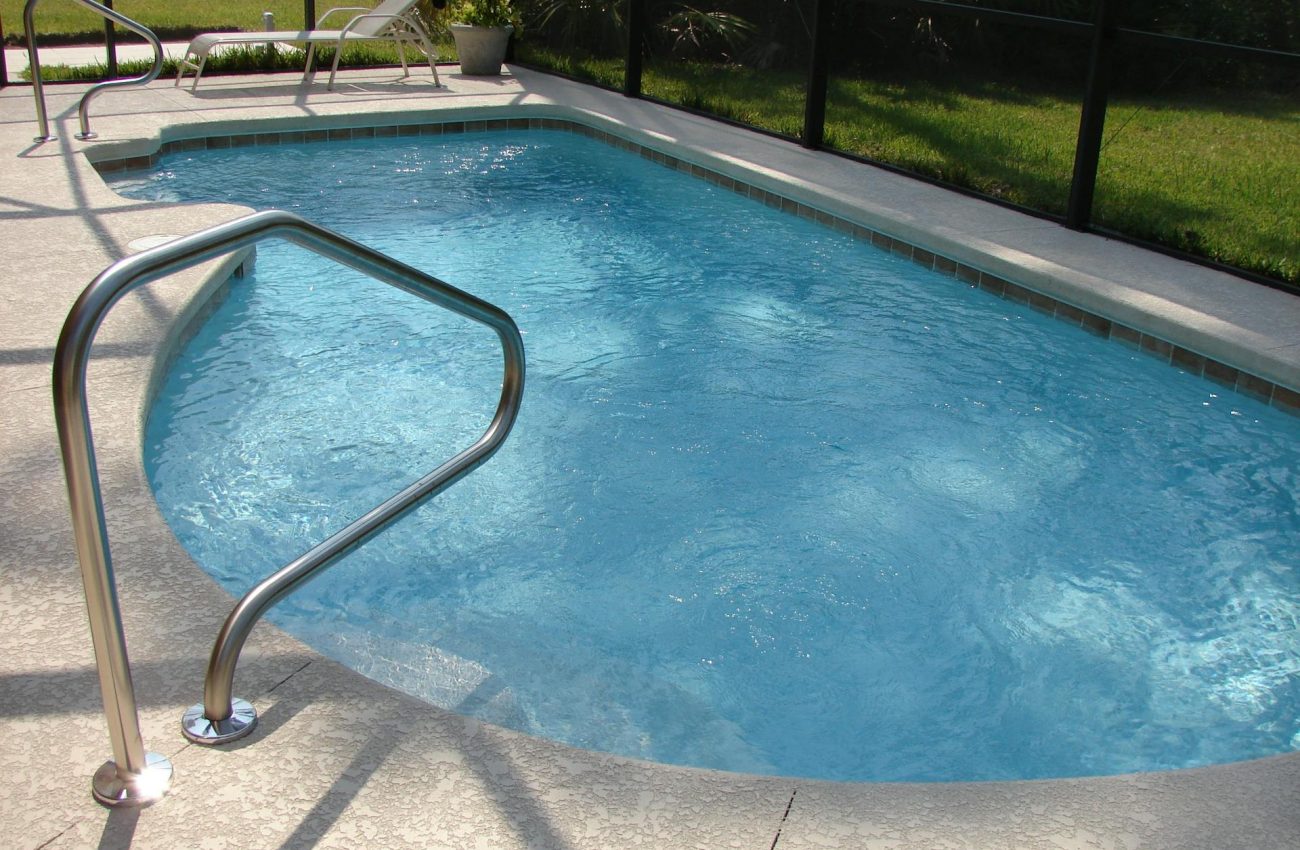 Photo by Pixabay: https://www.pexels.com/photo/swimming-pool-261238/